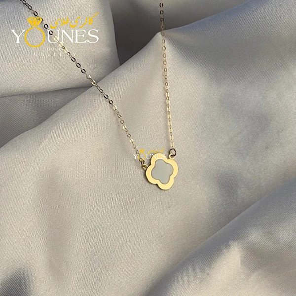 تصویر دوم گردنبند میناکاری ونکلیف سفید طلا